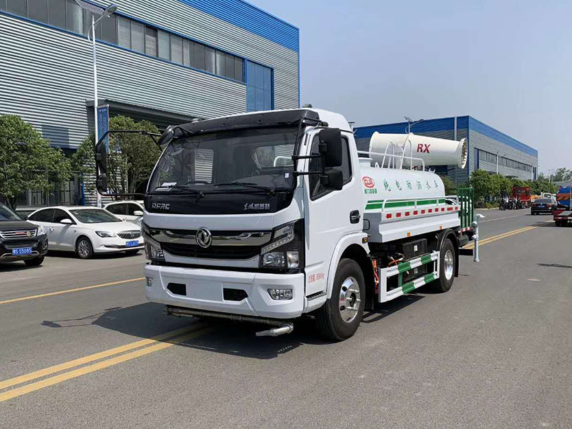 東風凱普特純電動灑水車