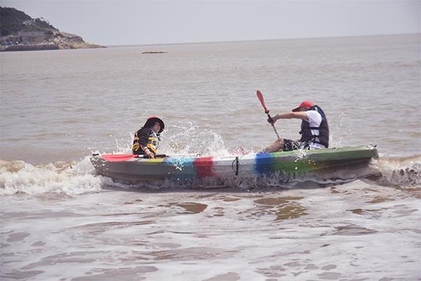 浪來了，船翻